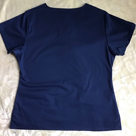 Amazon Essentials | Quick Dry Stretch Scrub Top L - Picture 8 of 8
